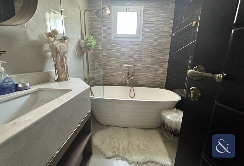 House for rent in Dubai, United Arab Emirates · Meadows 1 · 5 rooms, 5 baths
