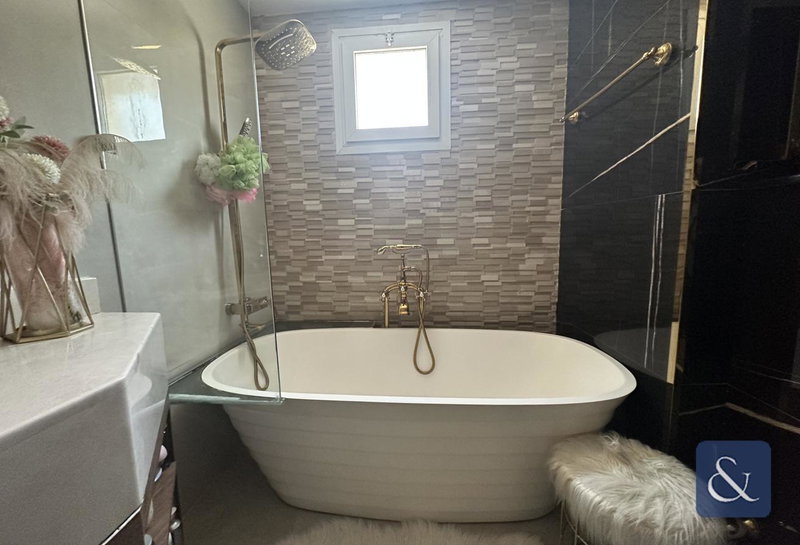 House for rent in Dubai, United Arab Emirates · Meadows 1 · 5 rooms, 5 baths