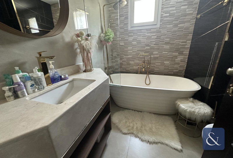 House for rent in Dubai, United Arab Emirates · Meadows 1 · 5 rooms, 5 baths