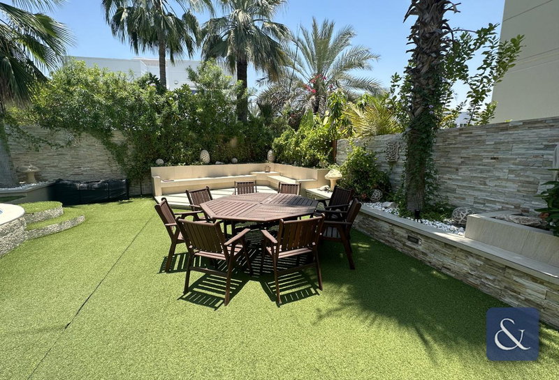 House for rent in Dubai, United Arab Emirates · Meadows 1 · 5 rooms, 5 baths