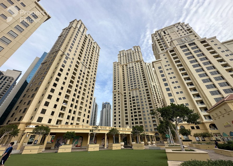 Apartment for rent in Dubai, United Arab Emirates · Jumeirah Gate Tower 2 · 2 rooms, 3 baths