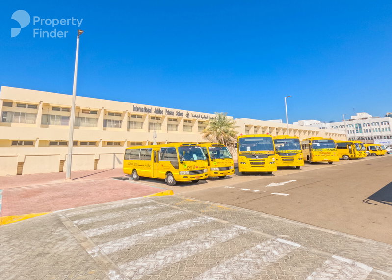 Apartment for rent in Abu Dhabi, United Arab Emirates · Al Reef Tower · 2 rooms, 4 baths