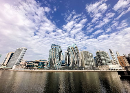 Apartment for rent in Dubai, United Arab Emirates · Bay Square Building 9 · 1 room, 2 baths