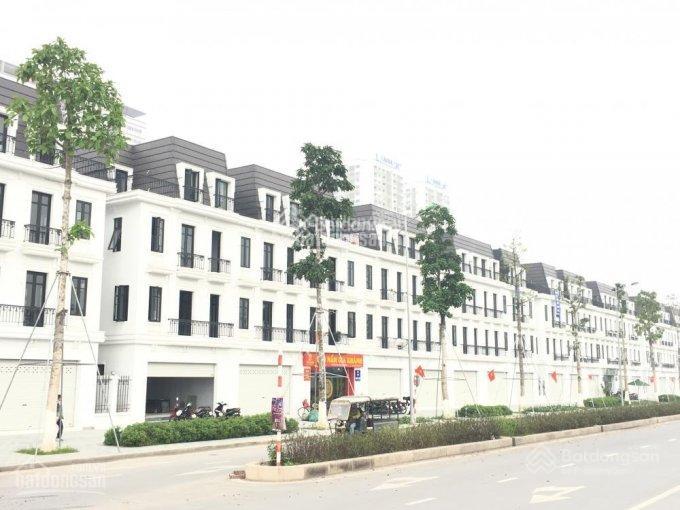 Apartment for rent in Hanoi, Vietnam · Diplomatic Corps Area · 2 rooms, 2 baths
