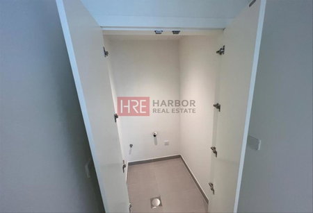 Apartment for rent in Dubai, United Arab Emirates · Summer · 1 room, 2 baths
