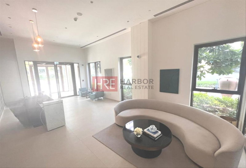 Apartment for rent in Dubai, United Arab Emirates · Summer · 1 room, 2 baths