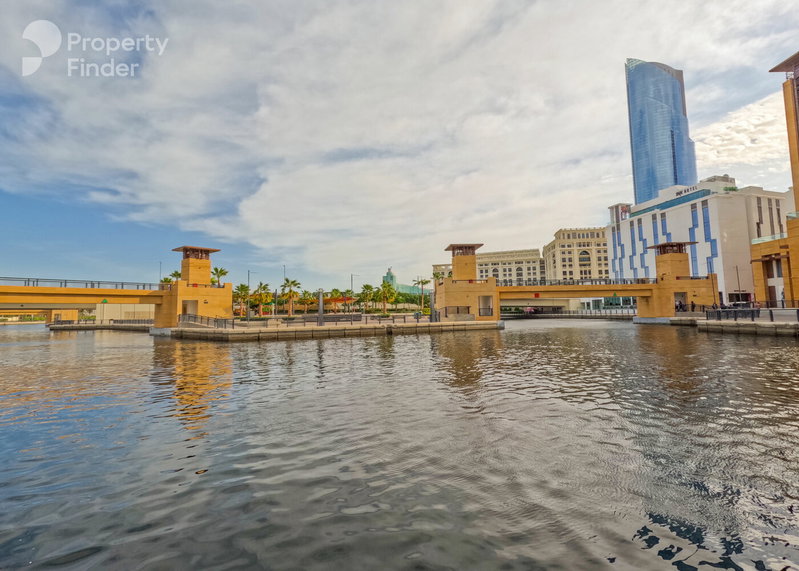 Haus zu vermieten in Schardscha, Vereinigte Arabische Emirate · Palazzo Versace · 3 Zimmer, 4 Bäder