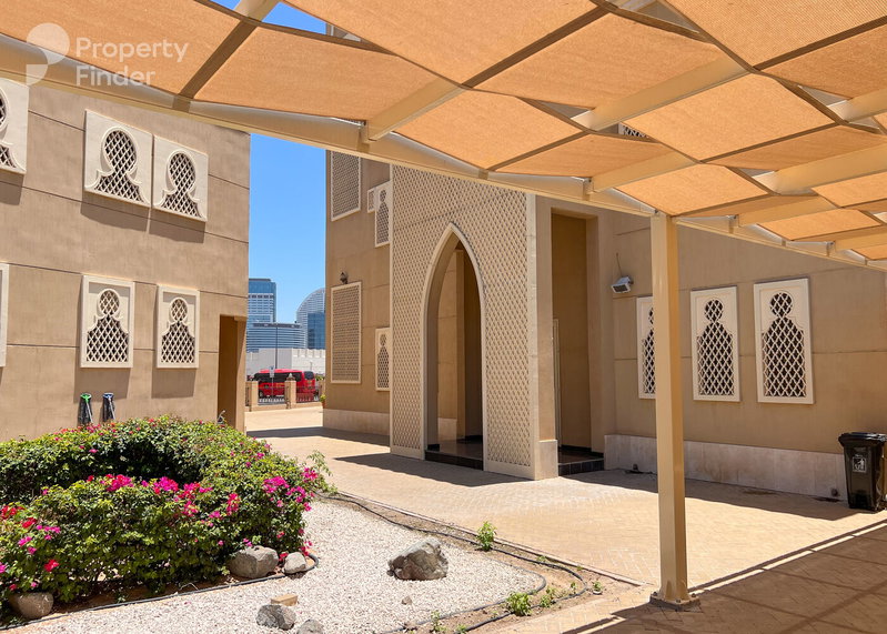 Apartment for rent in Sharjah, United Arab Emirates · Al Jaddaf Avenue · 7 rooms, 7 baths