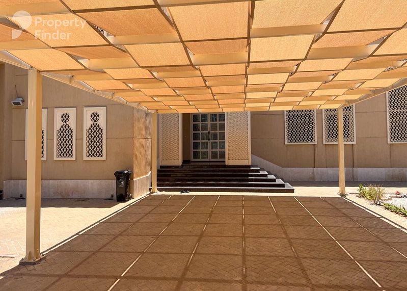 Apartment for rent in Sharjah, United Arab Emirates · Al Jaddaf Avenue · 7 rooms, 7 baths