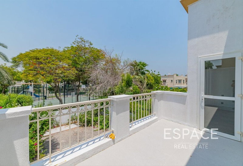 House for rent in Dubai, United Arab Emirates · Springs 8 · 3 rooms, 3 baths