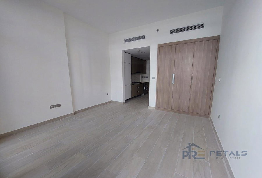 Apartment for rent in Dubai, United Arab Emirates · AZIZI Riviera · 1 room, 1 bath