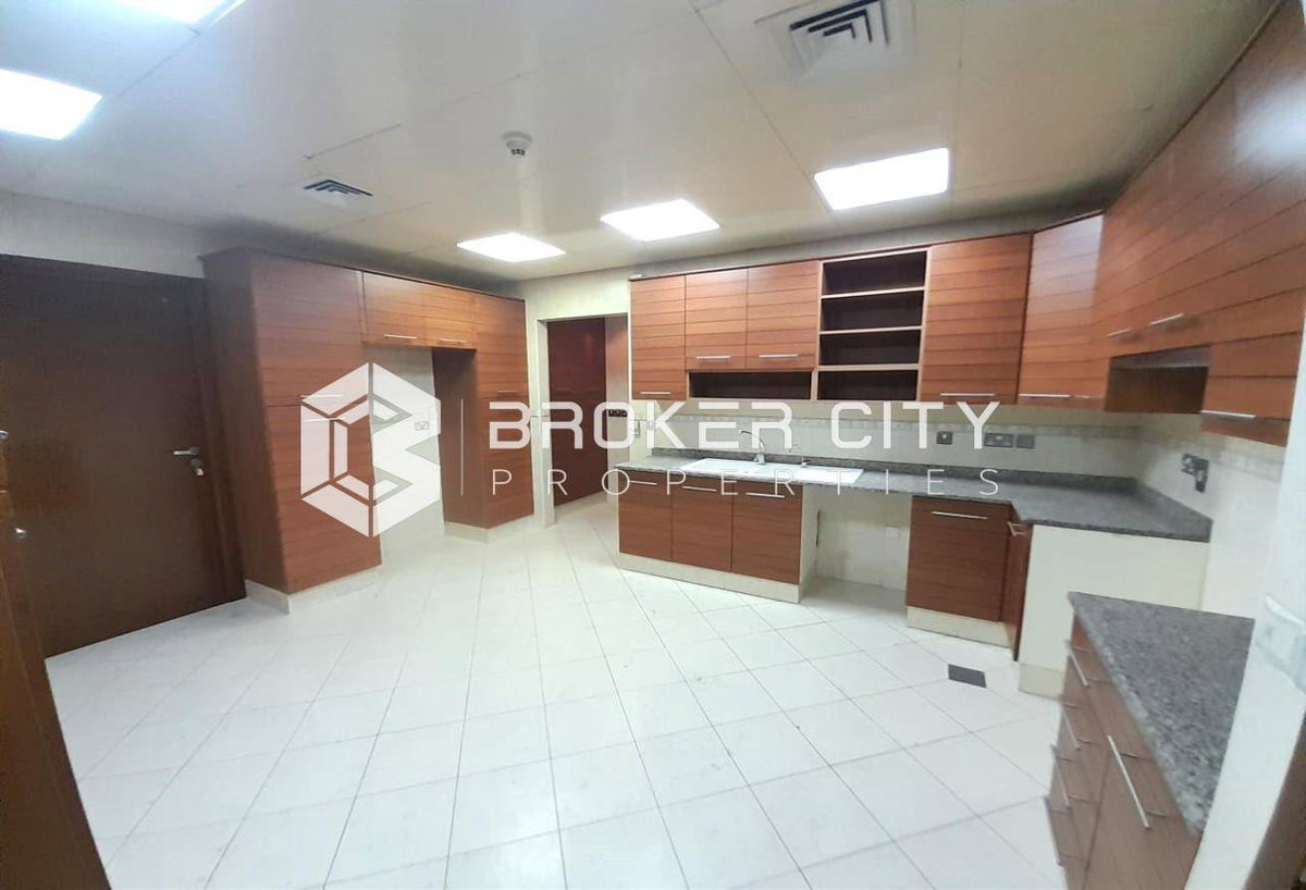 Crescent Towers, Vereinigte Arabische Emirate