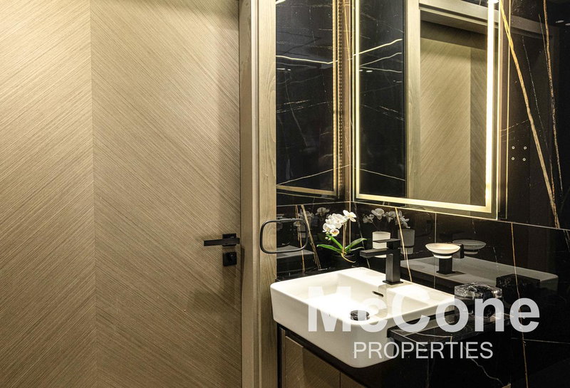 Apartment for rent in Dubai, United Arab Emirates · Binghatti Nova · 1 room, 1 bath