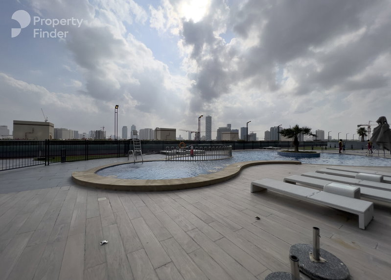Apartment for rent in Dubai, United Arab Emirates · Bloom Towers B · 1 room, 1 bath