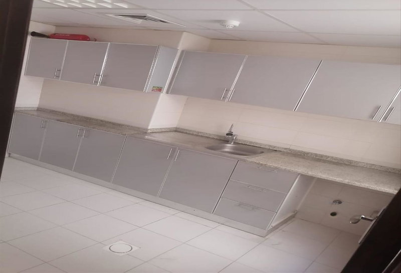Apartamento en alquiler en la ciudad de Ajman, Emiratos Árabes Unidos · Al Jurf · 1 habitación, 1 baño
