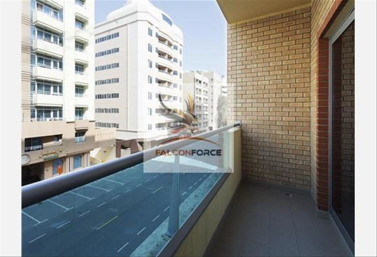 The Bricks, Emiratos Árabes Unidos
