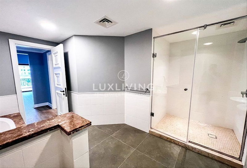 Apartment for rent in Dubai, United Arab Emirates · Golden Mile 4 · 2 rooms, 3 baths