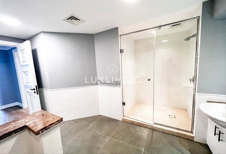 Apartment for rent in Dubai, United Arab Emirates · Golden Mile 4 · 2 rooms, 3 baths