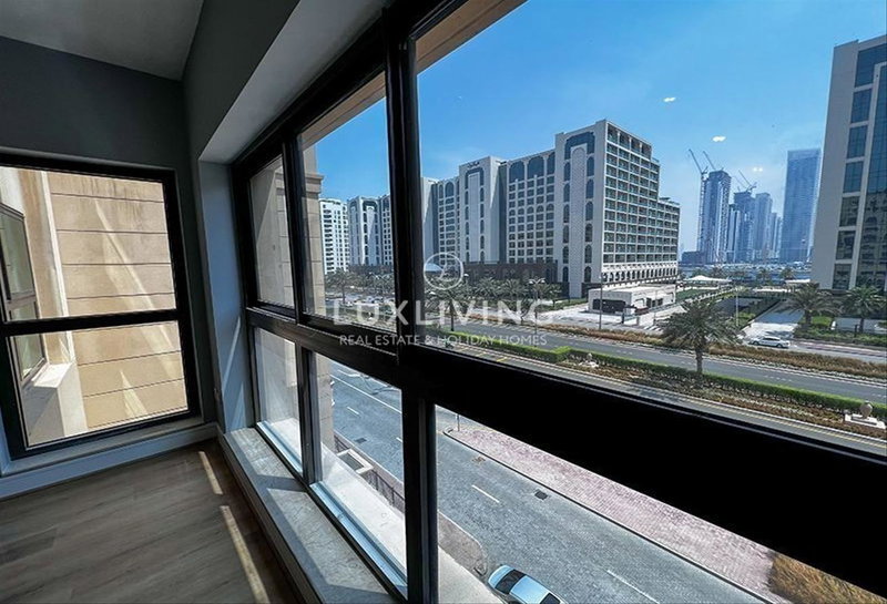 Apartment for rent in Dubai, United Arab Emirates · Golden Mile 4 · 2 rooms, 3 baths