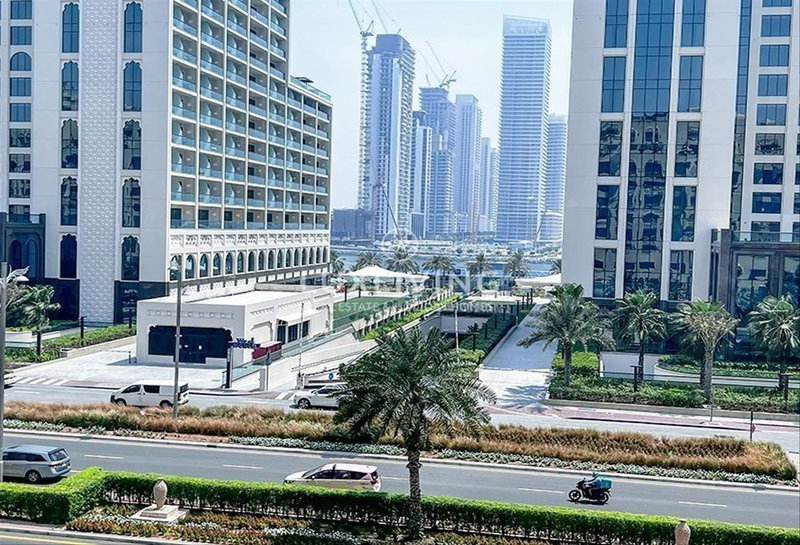 Apartment for rent in Dubai, United Arab Emirates · Golden Mile 4 · 2 rooms, 3 baths