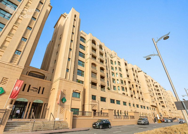 Apartment for rent in Dubai, United Arab Emirates · Golden Mile 4 · 2 rooms, 3 baths