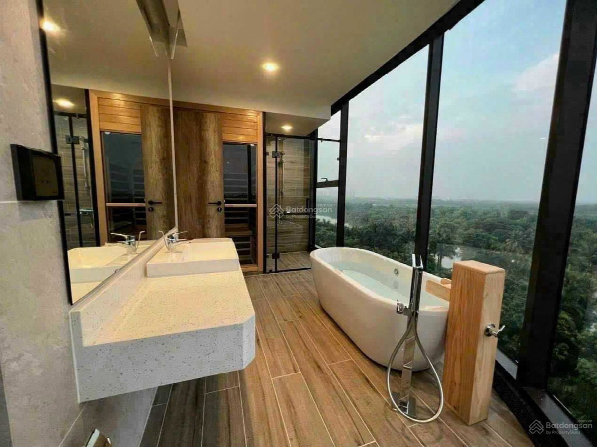 Swan Lake Onsen, Vietnam