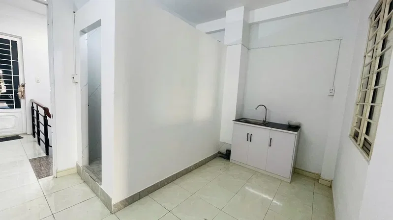 Apartment for rent in Thanh Pho Uong Bi, Vietnam · Garden · 1 room, 1 bath