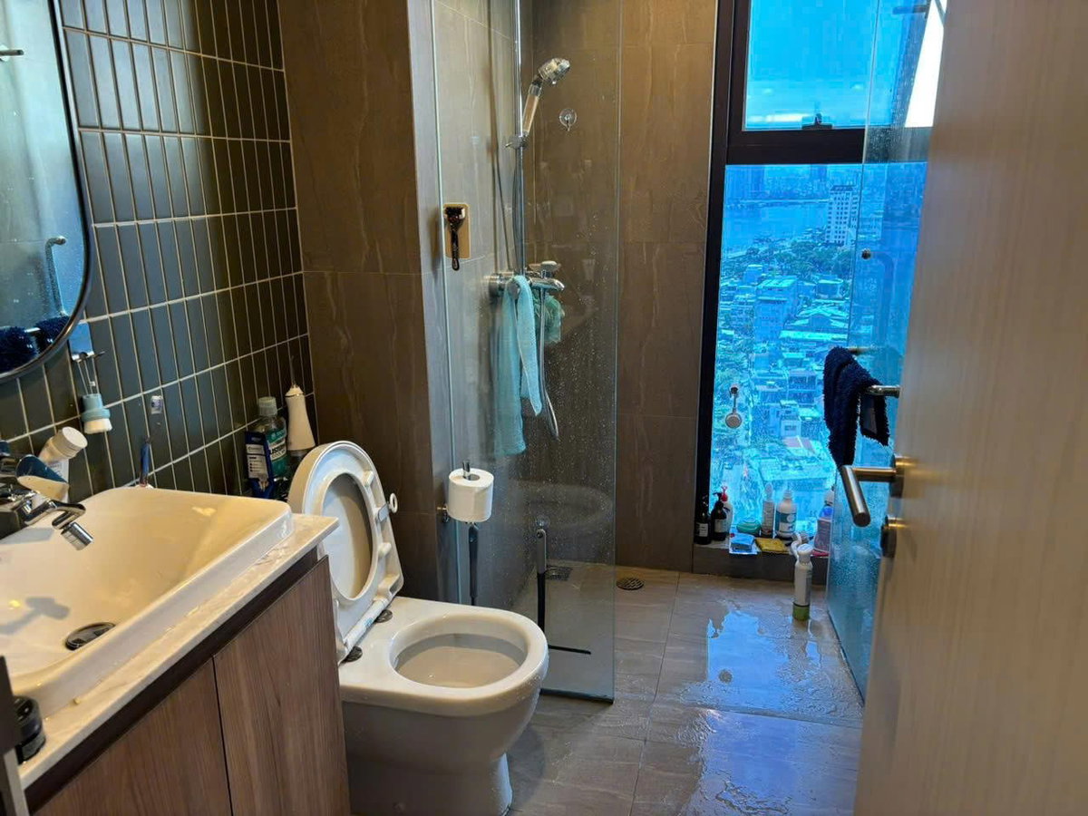 Sam Tower, Вьетнам