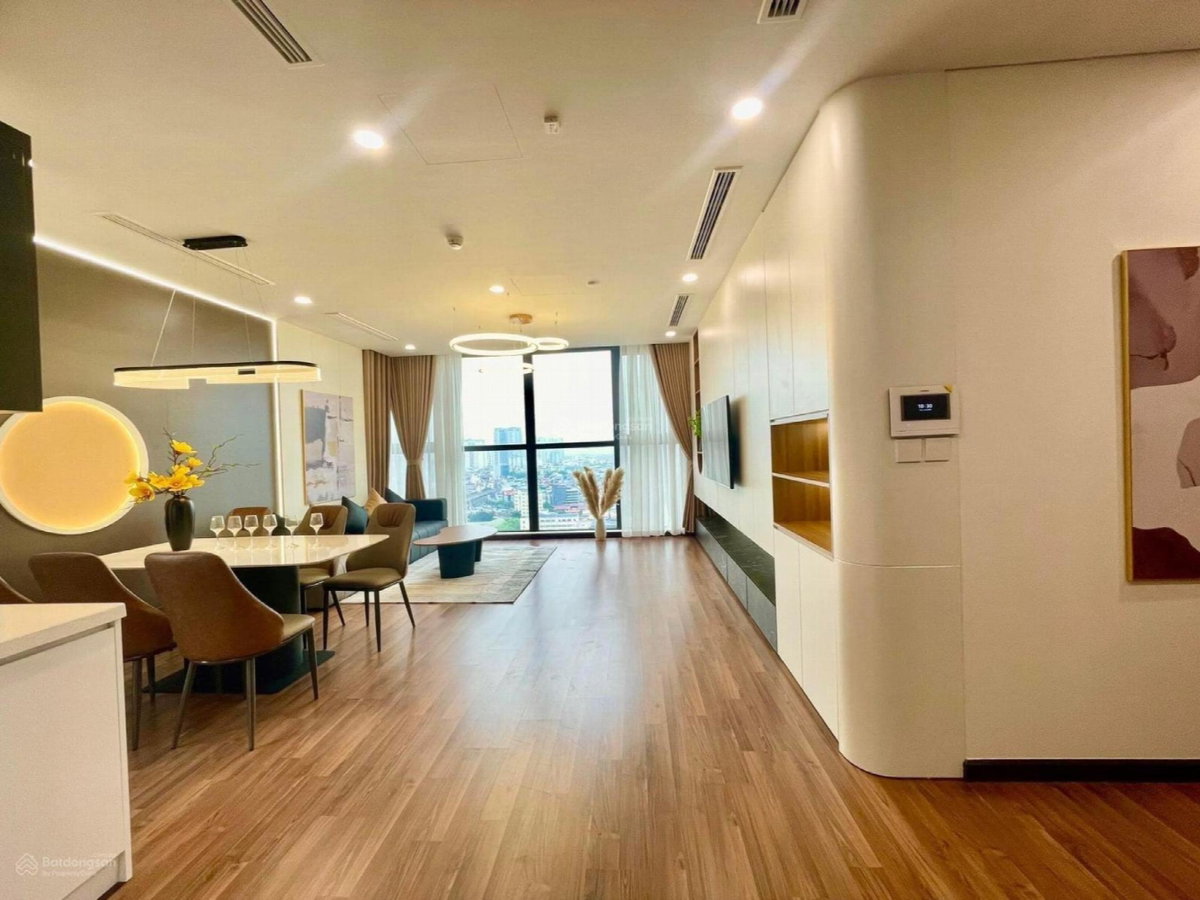 Hanoi Paragon, Vietnam
