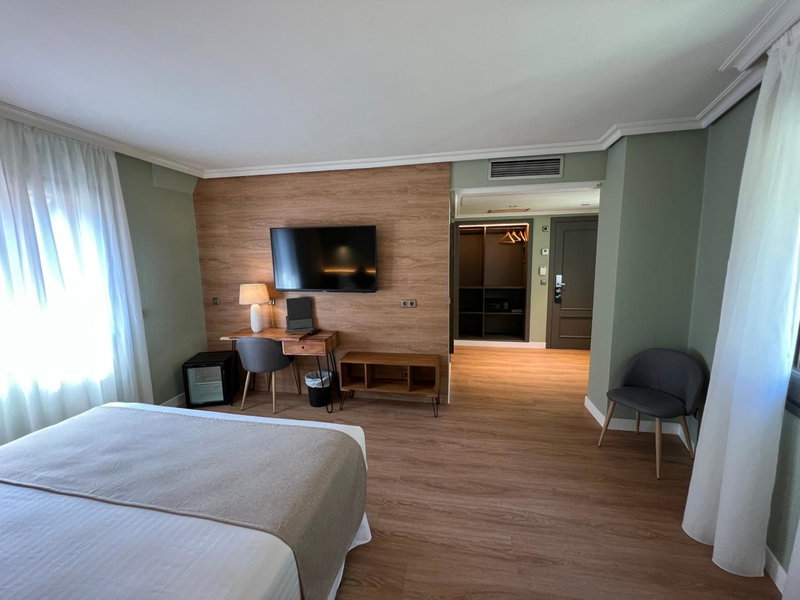 Yomo Imperial, Sant Julià de Lòria, Andorra