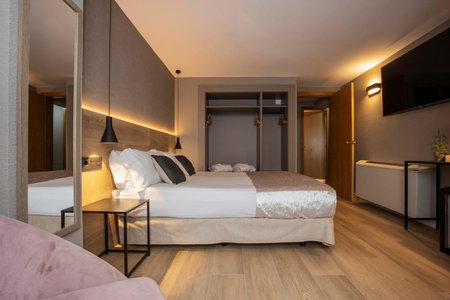 Yomo Eureka, Andorra la Vella, Andorra