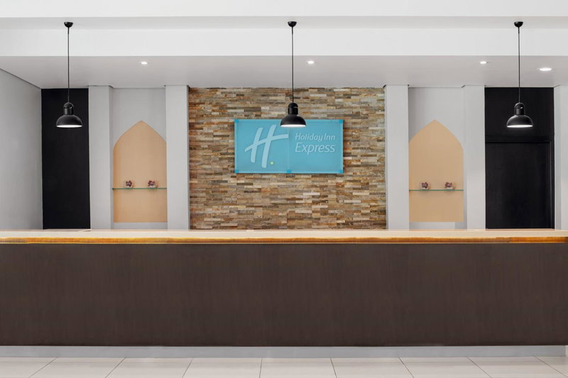 Holiday Inn Express Dubai Internet City by IHG, Дубай, ОАЭ