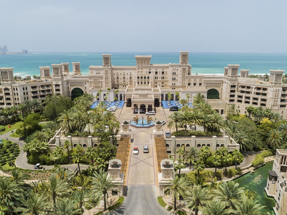 Hotel · Jumeirah Al Qasr Dubai, Dubai