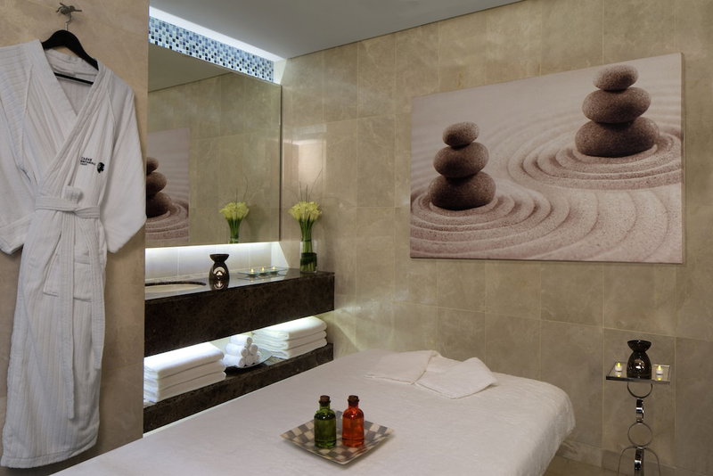 Dubai International Hotel, Dubai Airport, Dubai, United Arab Emirates