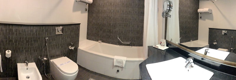 Ramada by Wyndham Abu Dhabi Corniche, Абу-Даби, ОАЭ