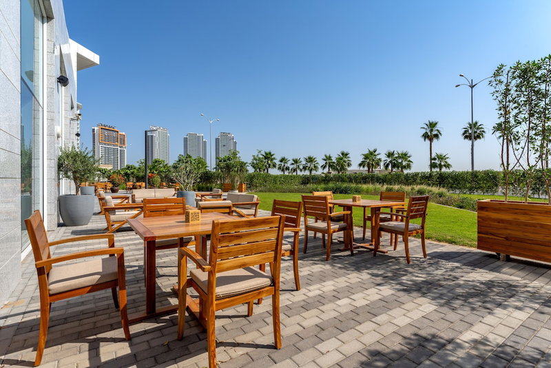 Radisson Dubai Damac Hills, Дубай, ОАЭ