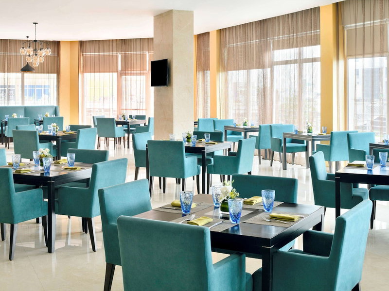 Mövenpick Hotel Jumeirah Lakes Towers, Дубай, ОАЭ
