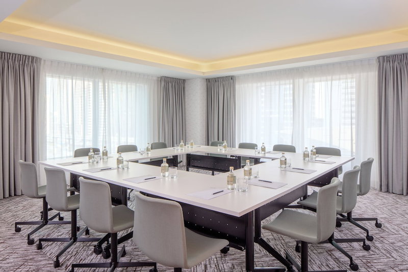 Staybridge Suites Dubai Internet City by IHG, Дубай, ОАЭ