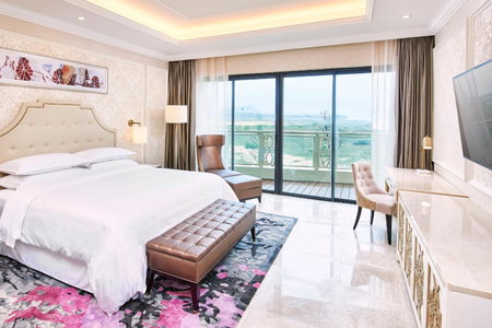 Sheraton Grand Danang Beach Resort & Spa, Da Nang, Vietnam