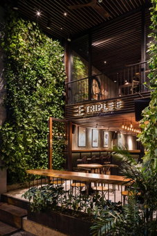 Triple E Hotel Fine Art Museum, Nhà Bè, Việt Nam