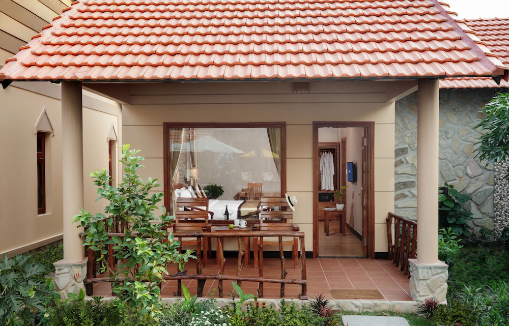 Отель · Golden Topaz Resort, Duong GJong