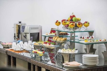 Sunday Hotel Holiday international Dubai, Sharjah, Emiratos Árabes Unidos