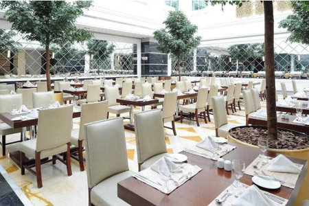 Sunday Hotel Holiday international Dubai, Sharjah, United Arab Emirates