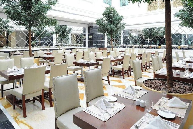 Sunday Hotel Holiday international Dubai, Sharjah, Emiratos Árabes Unidos