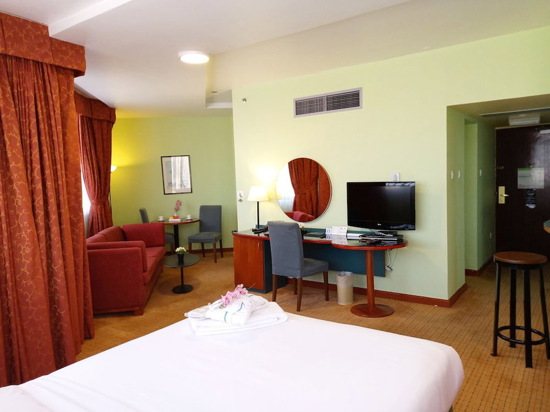 Al Diar Dana Hotel, Abu Dabi, Emiratos Árabes Unidos