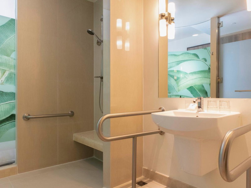 Holiday Inn Express Phuket Patong Beach Central by IHG, Kathu, Таиланд