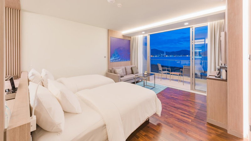 Oceanfront Beach Resort, คาทุ, ประเทศไทย