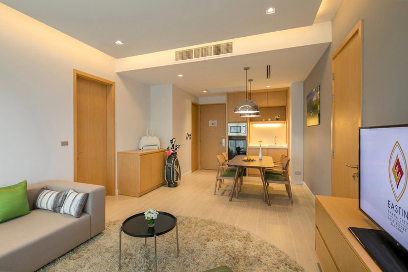 Eastin Thana City Golf Resort Bangkok Free Scheduled Shuttle from Hotel to Suvarnabhumi Airport, Ban Khlong Bang Sao Thong, Thailand