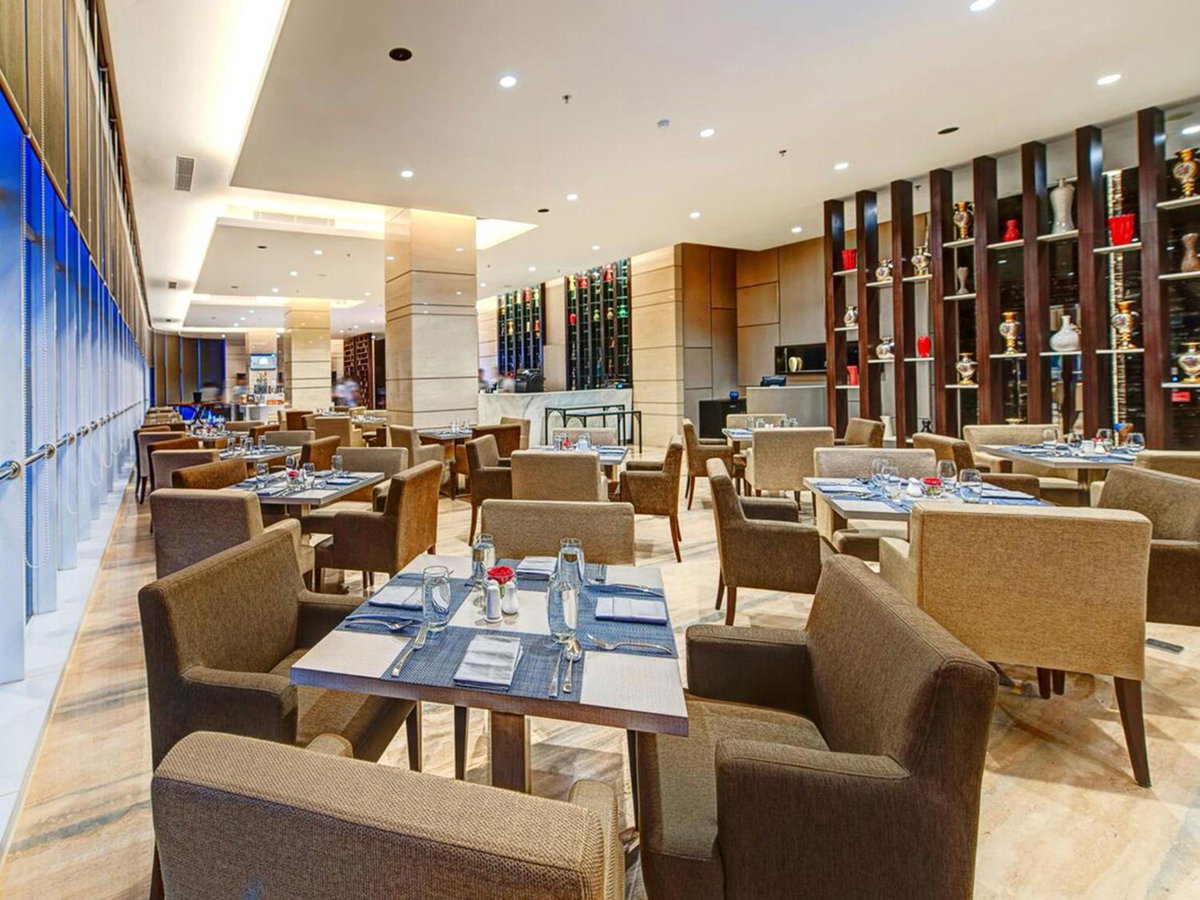 Meliá Makassar, Индонезия