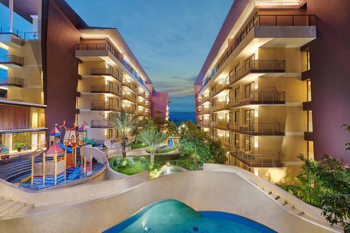 Hotel · Golden Tulip Holland Resort Batu, Batu